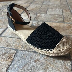 Straw & black fabric Sandals, Size 6,5